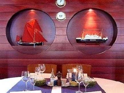Boat De Barge Hotel