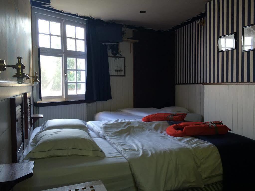 Boat De Barge Hotel