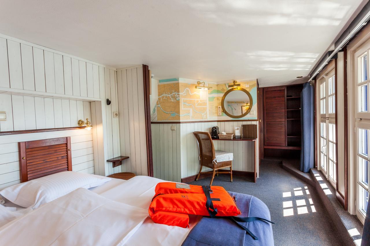 Boat De Barge Hotel 3*