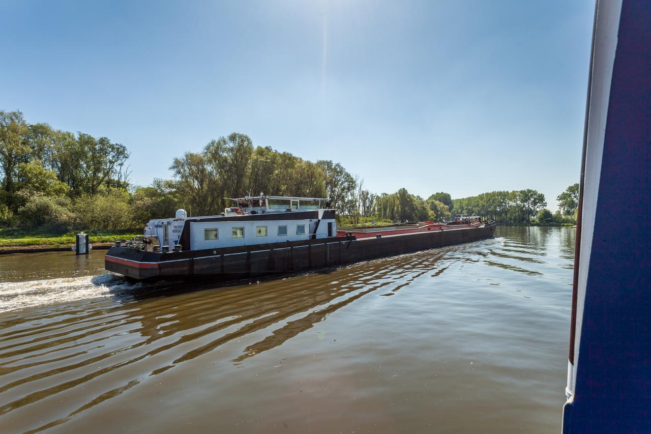 Boat De Barge Hotel