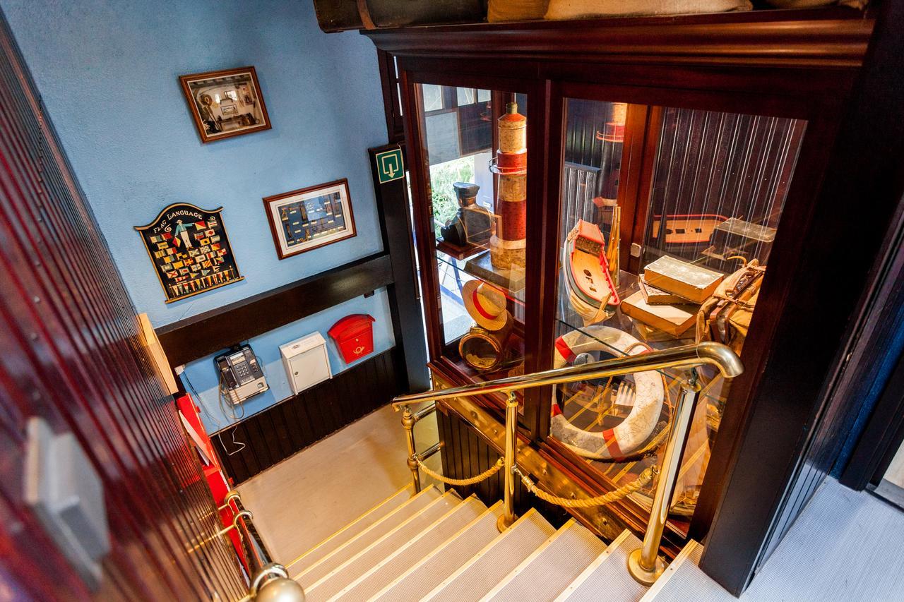 Hotel Boat De Barge