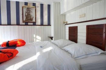 Hotel Boat De Barge