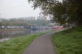 Boat De Barge Bruges